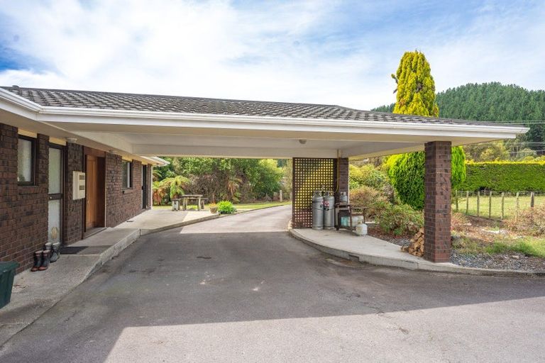 Photo of property in 185 Waitohu Valley Road, Otaki, 5583