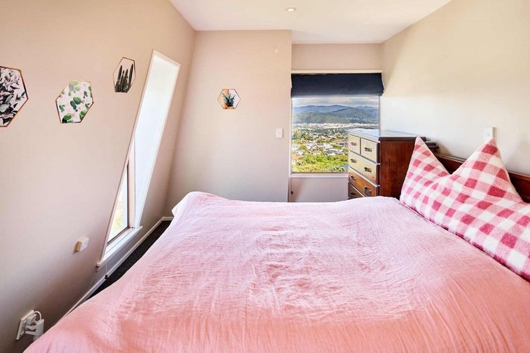 Photo of property in 33 Acacia Avenue, Maungaraki, Lower Hutt, 5010