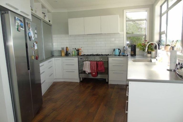 Photo of property in 118a Nicholson Road, Khandallah, Wellington, 6035