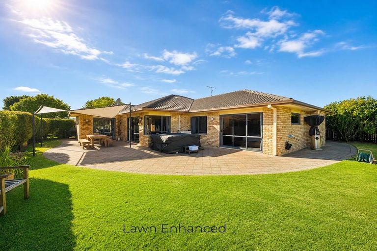 Photo of property in 40 Mcleod Place, Papamoa Beach, Papamoa, 3118
