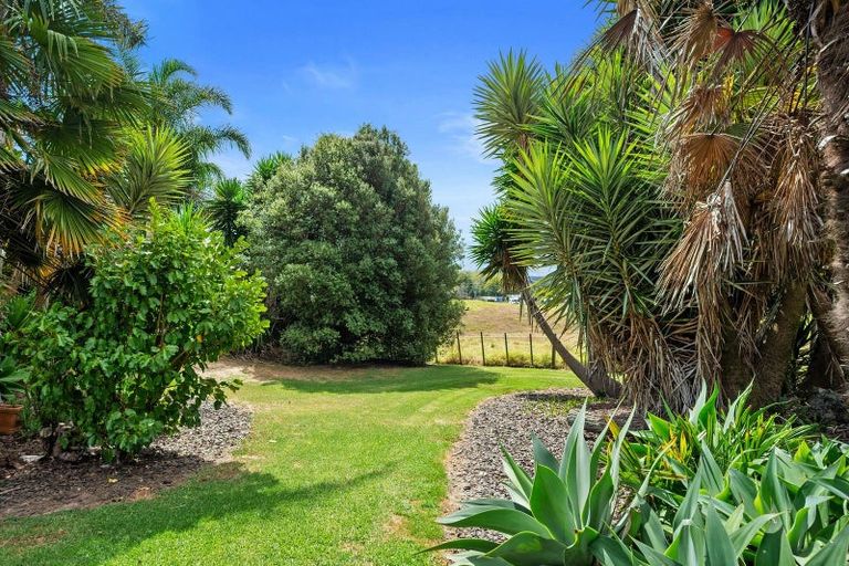 Photo of property in 30 Foster Road, Kumeu, 0891