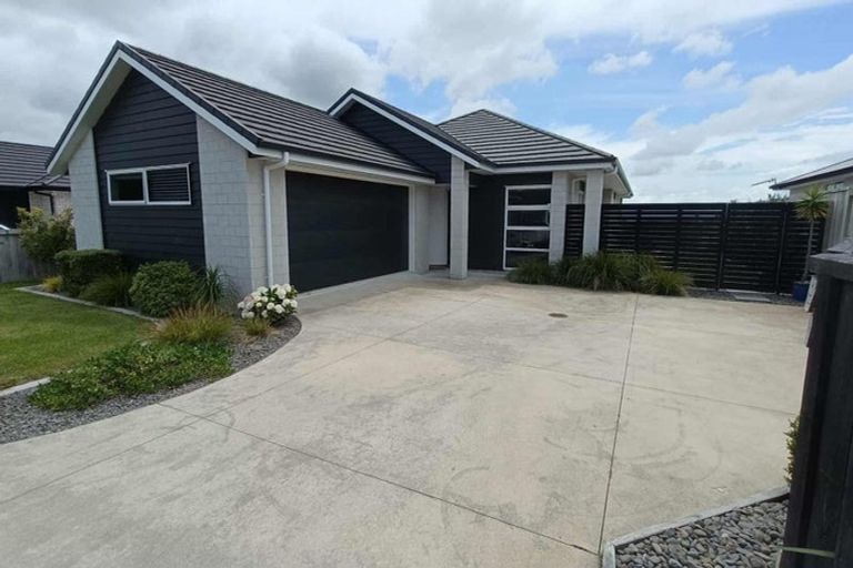 Photo of property in 24 Kahawai Place, Omokoroa, 3114