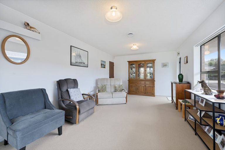 Photo of property in 2/9 Annette Avenue, Te Atatu South, Auckland, 0610