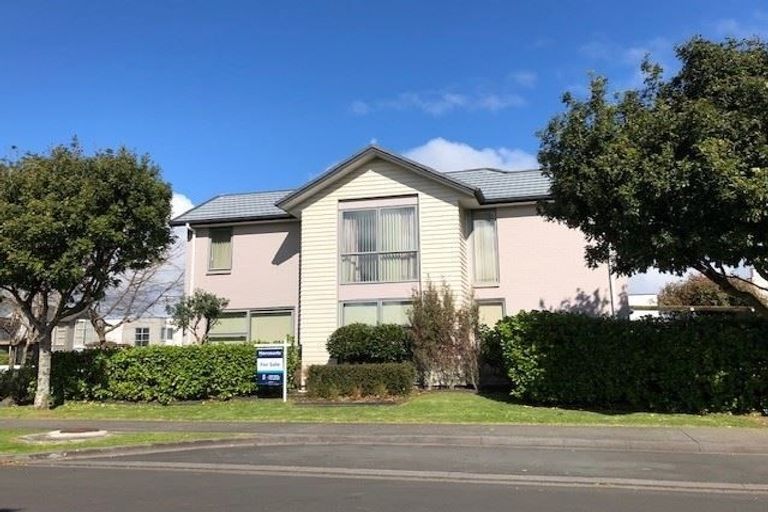 Photo of property in 16 Windfola Parkway, Takanini, 2112