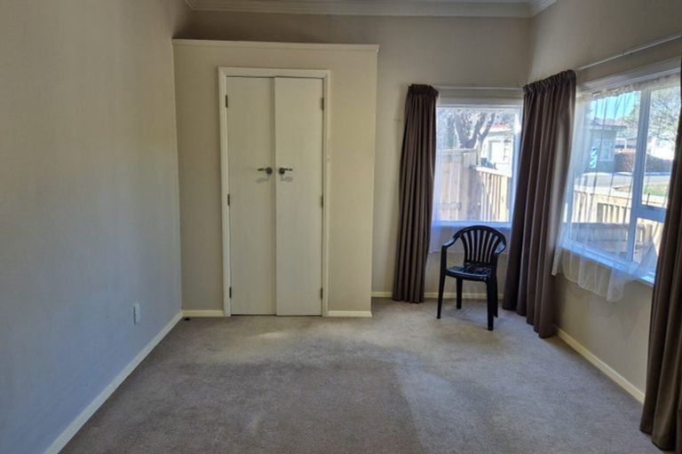 Photo of property in 22 Hampton Hill Road, Tawa, Wellington, 5028