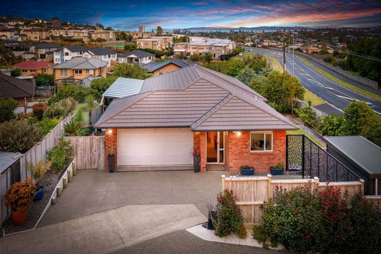 Photo of property in 8 Bayview Park Lane, Orewa, 0931