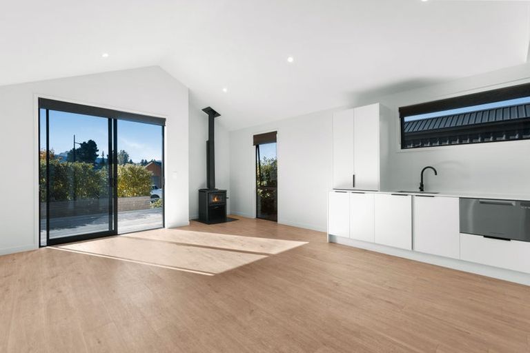 Photo of property in 15 Mount Creighton Crescent, Wanaka, 9305