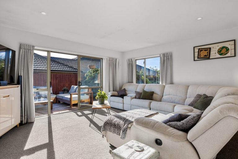 Photo of property in 4 Gwen Place, Redwood, Christchurch, 8051