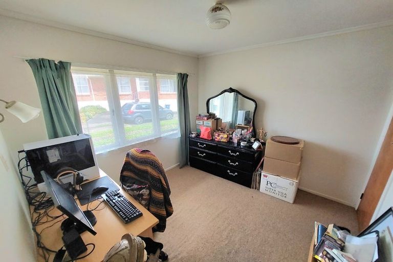 Photo of property in 1/27 Exmouth Road, Northcote, Auckland, 0627