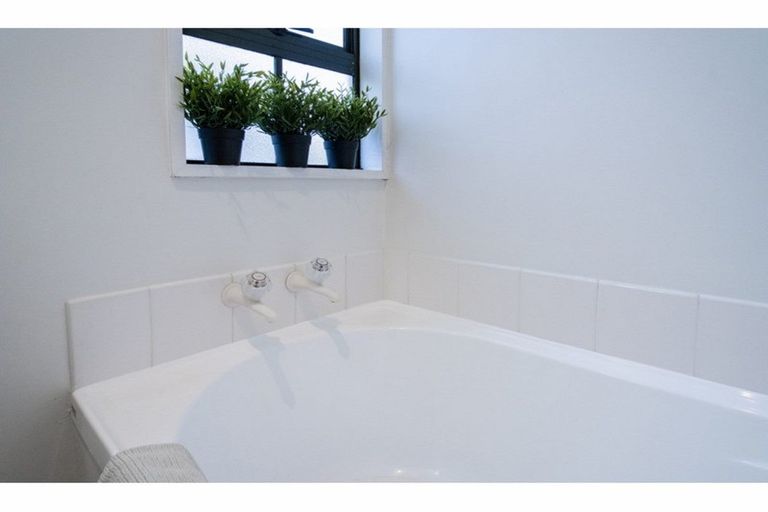 Photo of property in 2/32 Brockworth Place, Riccarton, Christchurch, 8011