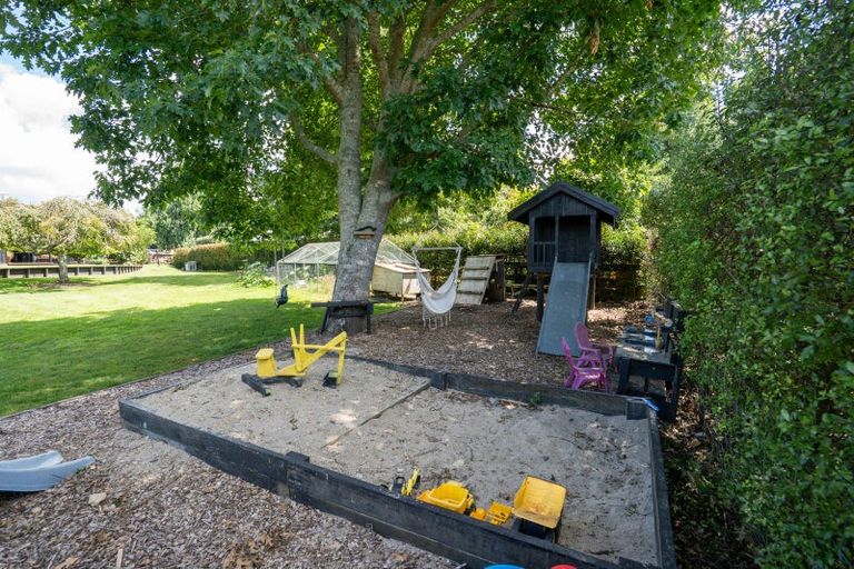 Photo of property in 36 Silverwood Lane, Leamington, Cambridge, 3495