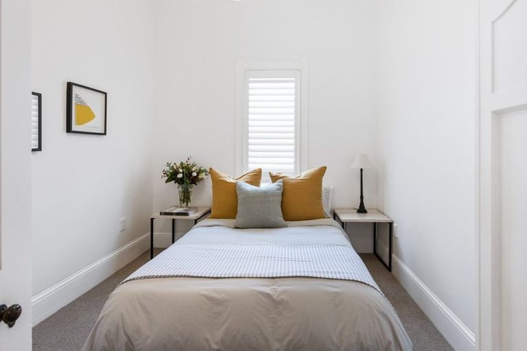 Photo of property in 12 Faraday Street, Hospital Hill, Napier, 4110