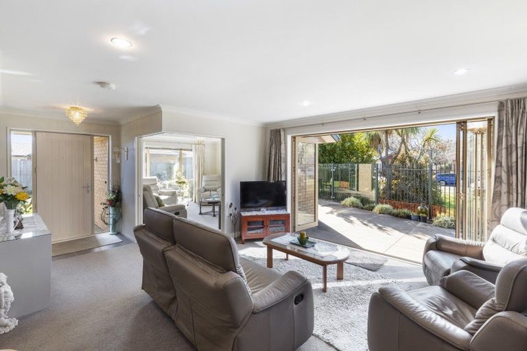 Photo of property in 22 Mokihi Gardens, Hillmorton, Christchurch, 8024