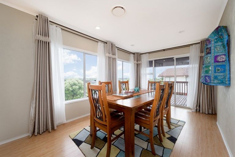 Photo of property in 28 Lewisham Street, Highland Park, Auckland, 2010