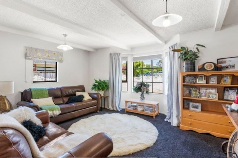 Photo of property in 261 Te Moana Road, Waikanae, 5036