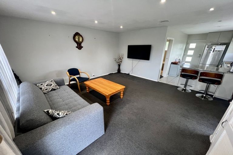 Photo of property in 2/5 Sarabande Avenue, Redwood, Christchurch, 8051