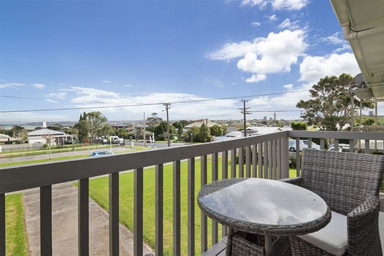 Photo of property in 2/7 Westwell Road, Belmont, Auckland, 0622