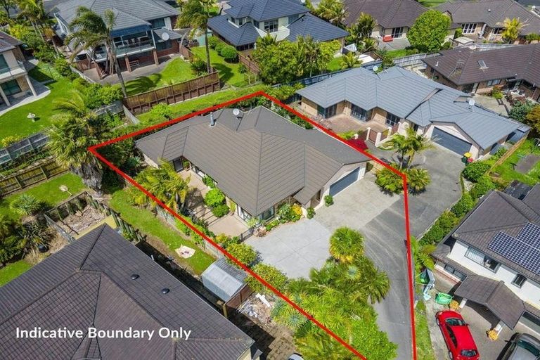 Photo of property in 9 Canonbie Place, East Tamaki Heights, Auckland, 2016