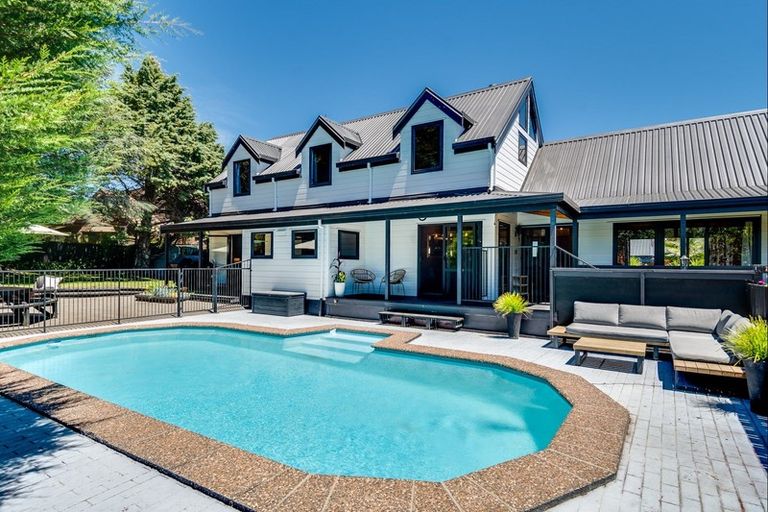 Photo of property in 15 Ritchie Place, Havelock North, 4130