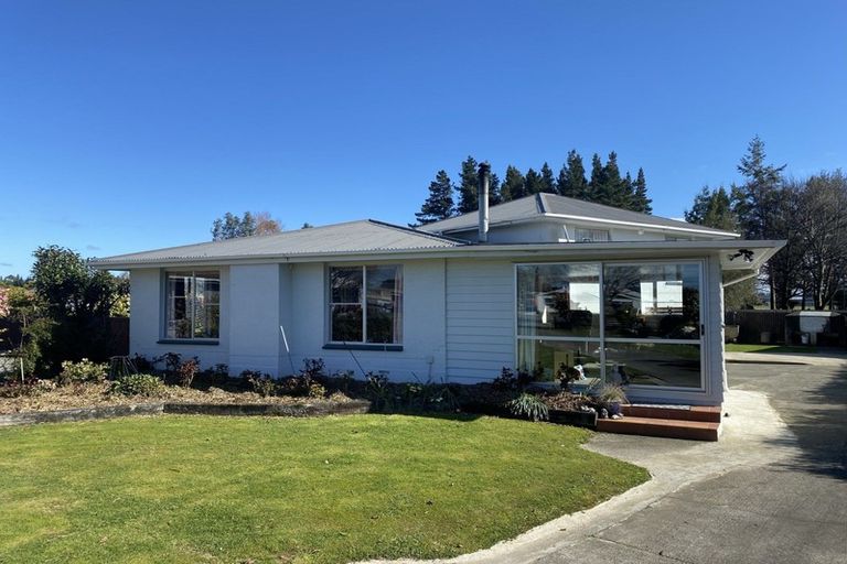 Photo of property in 64 Great North Road, Winton, 9720