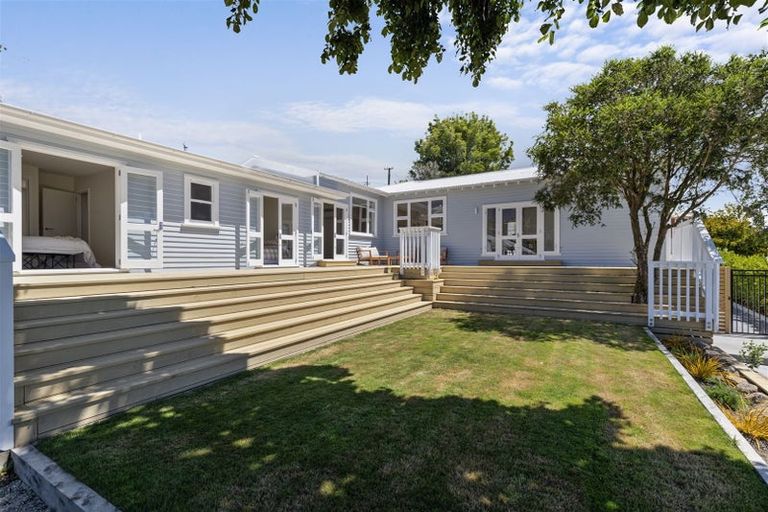 Photo of property in 61 Moncks Spur Road, Redcliffs, Christchurch, 8081