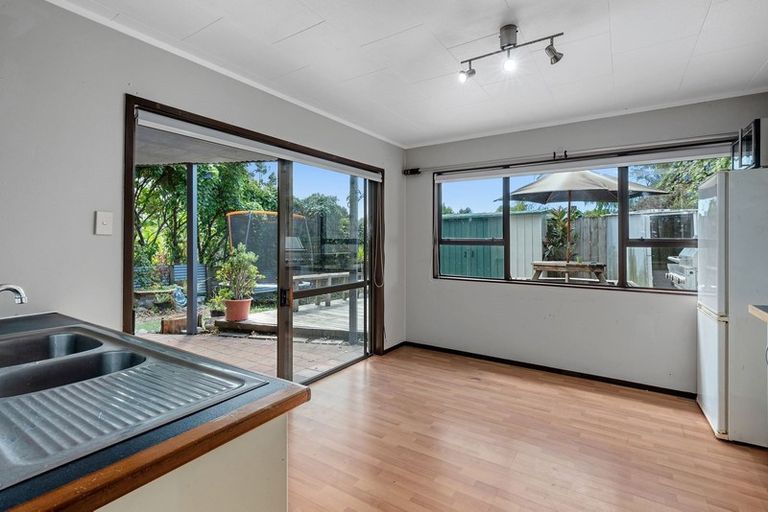 Photo of property in 1/57 Aeroview Drive, Beach Haven, Auckland, 0626