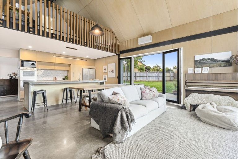 Photo of property in 19 Grandview Road, Lake Hawea, 9382