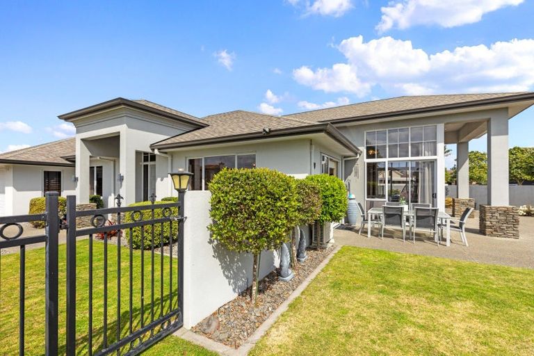 Photo of property in 1 Saratoga Court, Papamoa Beach, Papamoa, 3118