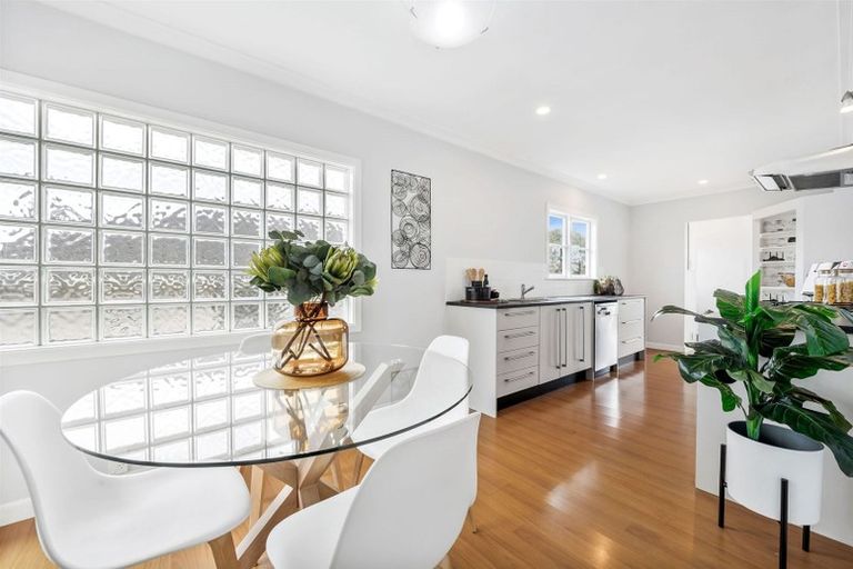 Photo of property in 1/130 Edmonton Road, Te Atatu South, Auckland, 0610