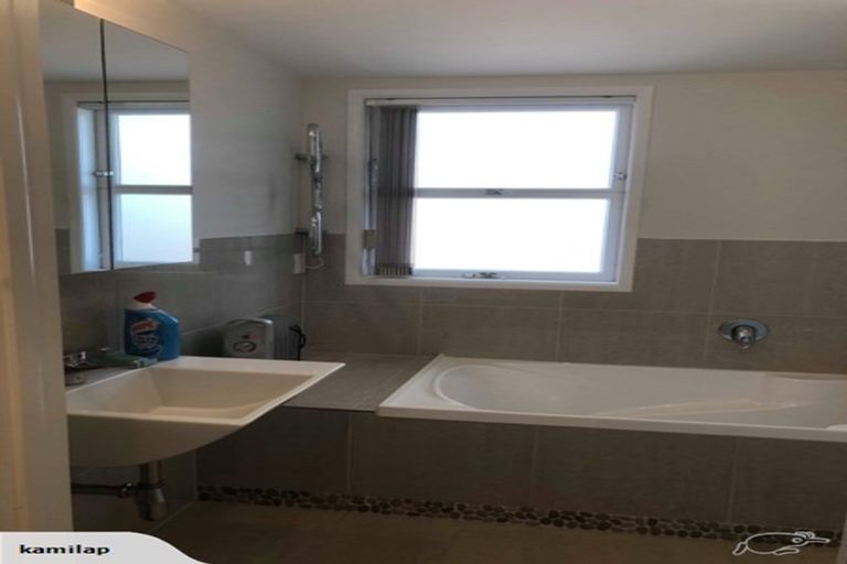 Photo of property in 2/9 College Road, Northcote, Auckland, 0627