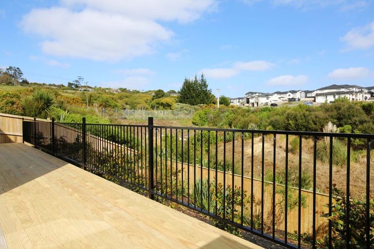 Photo of property in 24 Ballyalton Crescent, Flat Bush, 2019