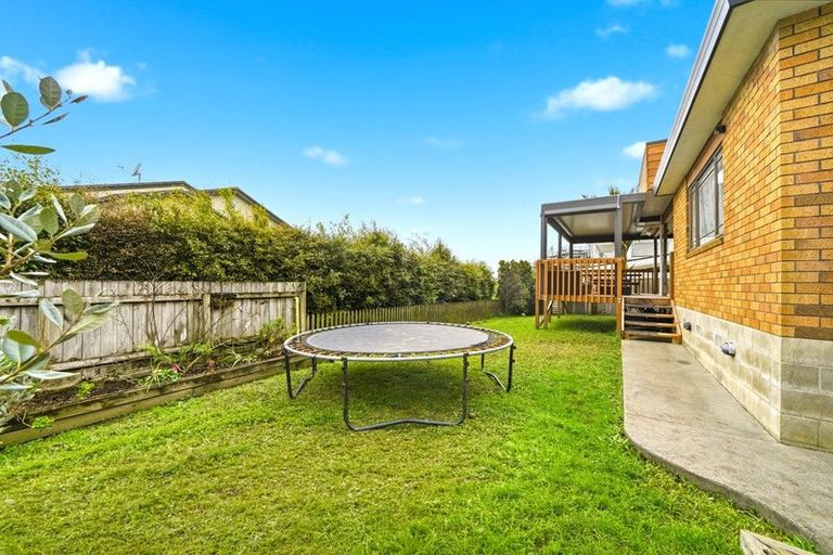 Photo of property in 2/121 Forrest Hill Road, Forrest Hill, Auckland, 0620