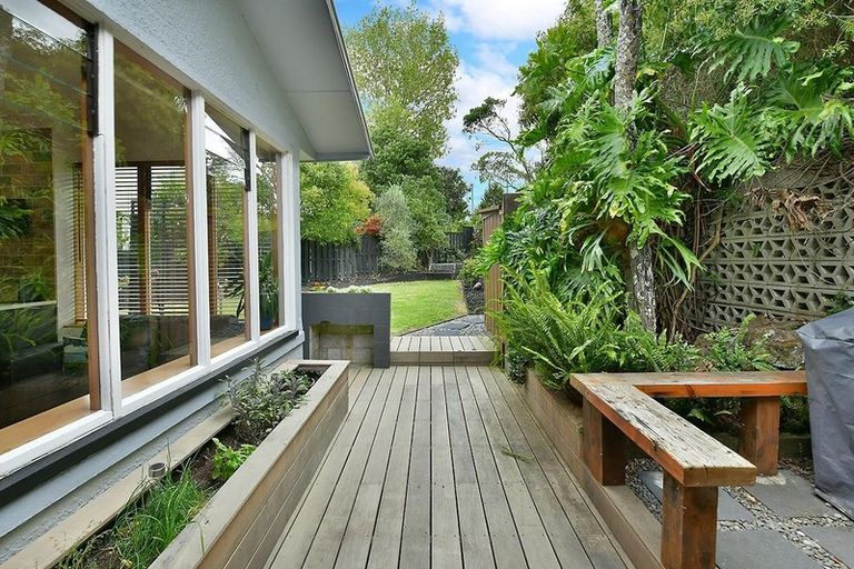 Photo of property in 16 Forrest Hill Road, Forrest Hill, Auckland, 0620