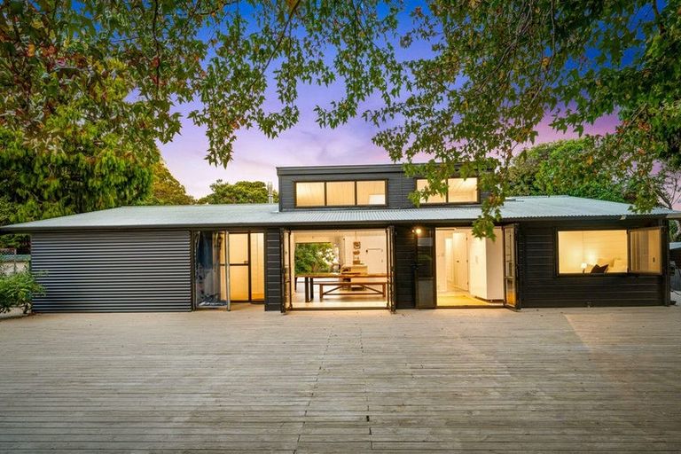 Photo of property in 192 Mountain Road, Henderson Valley, Auckland, 0612