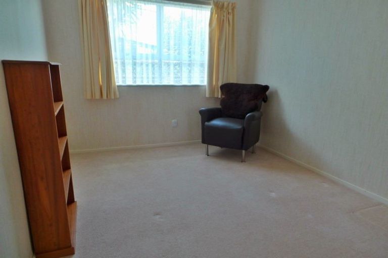 Photo of property in 12a Guildford Street, Levin, 5510