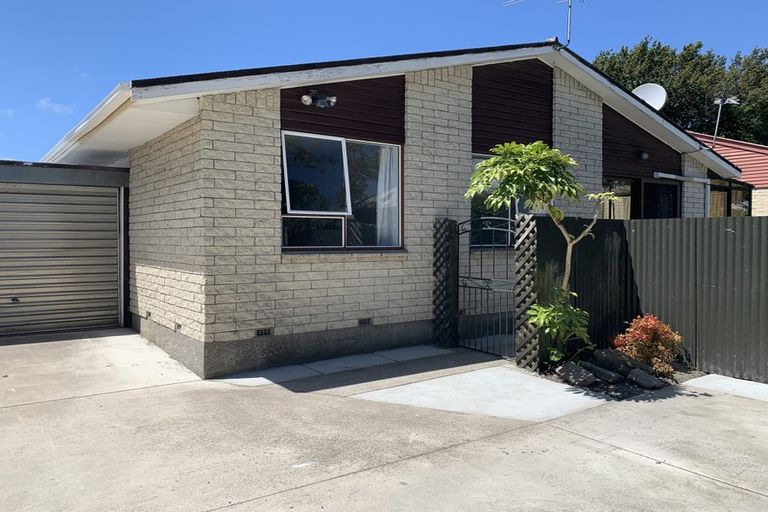 Photo of property in 2/32 Prestons Road, Redwood, Christchurch, 8051