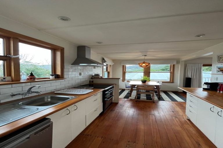 Photo of property in 7 Montgomery Avenue, Karori, Wellington, 6012