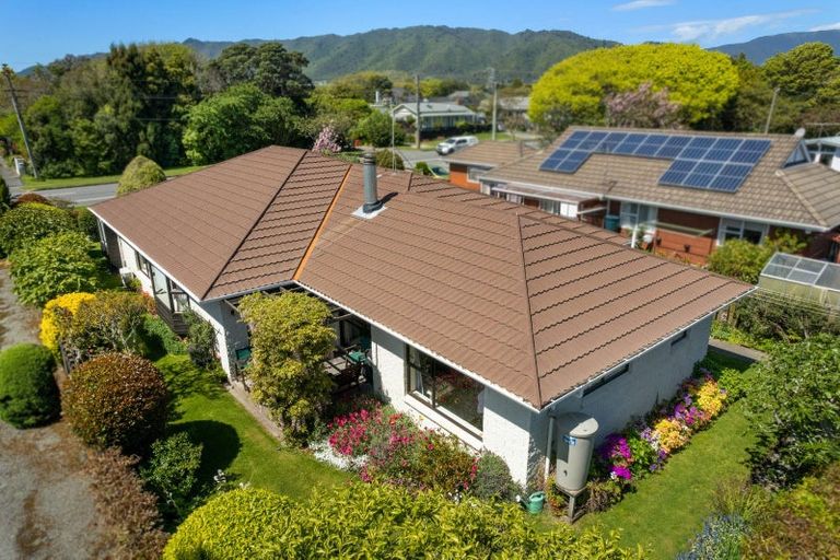 Photo of property in 274 Te Moana Road, Waikanae, 5036