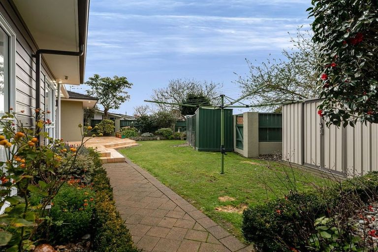 Photo of property in 23 Chilton Grove, Hokowhitu, Palmerston North, 4410
