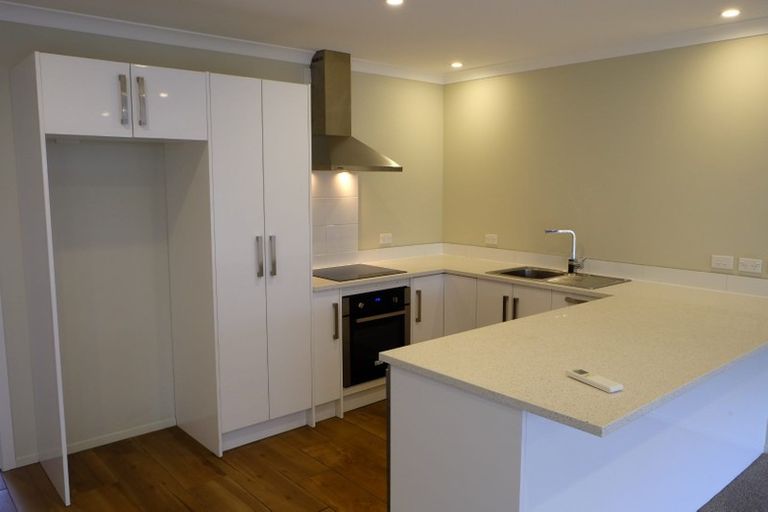 Photo of property in 2/19 Collins Avenue, Tawa, Wellington, 5028