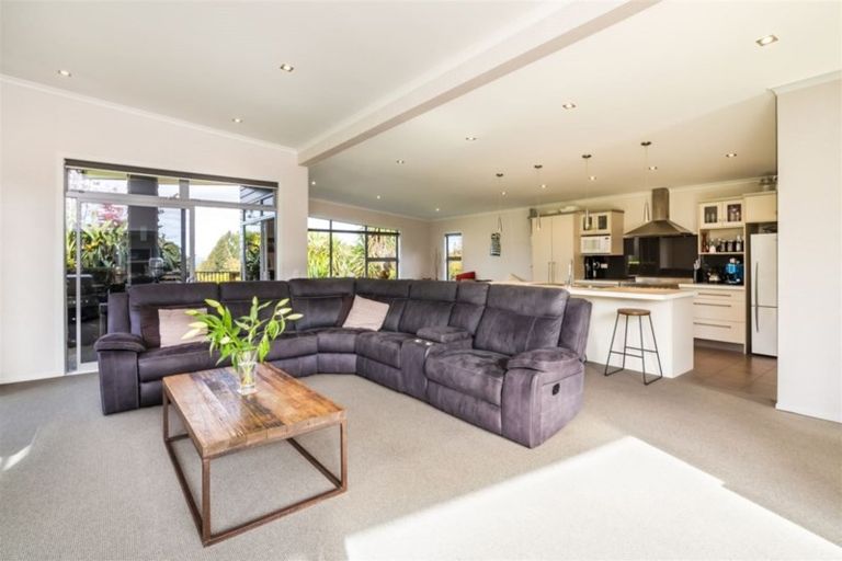 Photo of property in 27 Loch Views Road, Acacia Bay, Taupo, 3385