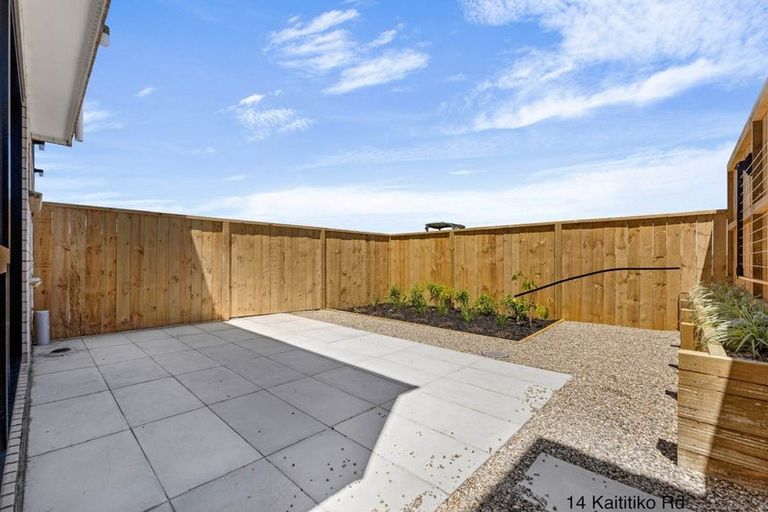 Photo of property in 36 Taipahitini Road, Rosehill, 2113