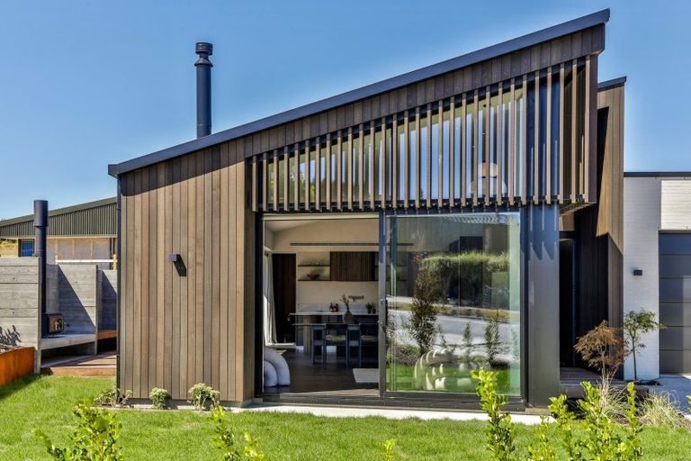 Photo of property in 14 Kirimoko Crescent, Wanaka, 9305