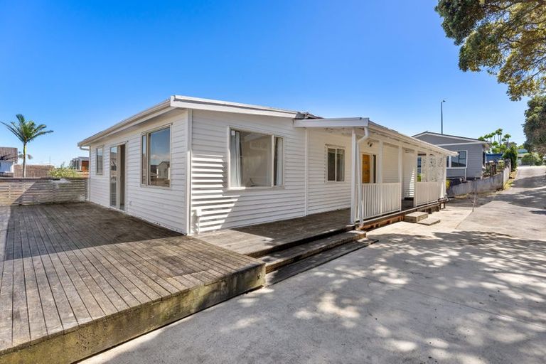 Photo of property in 244b Great North Road, Henderson, Auckland, 0612