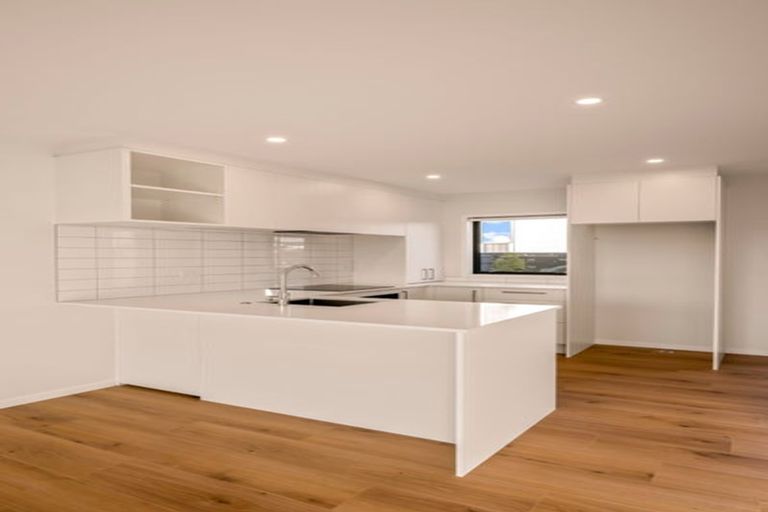 Photo of property in 9/48 Moire Road, Massey, Auckland, 0614