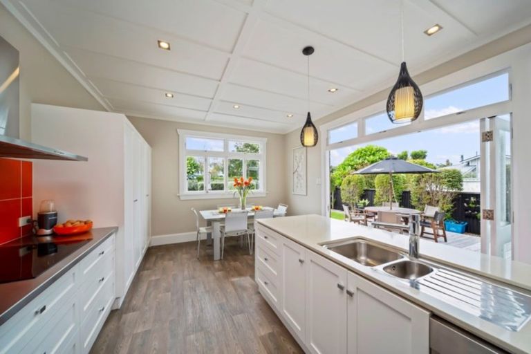 Photo of property in 30 Wallace Place, Westown, New Plymouth, 4310