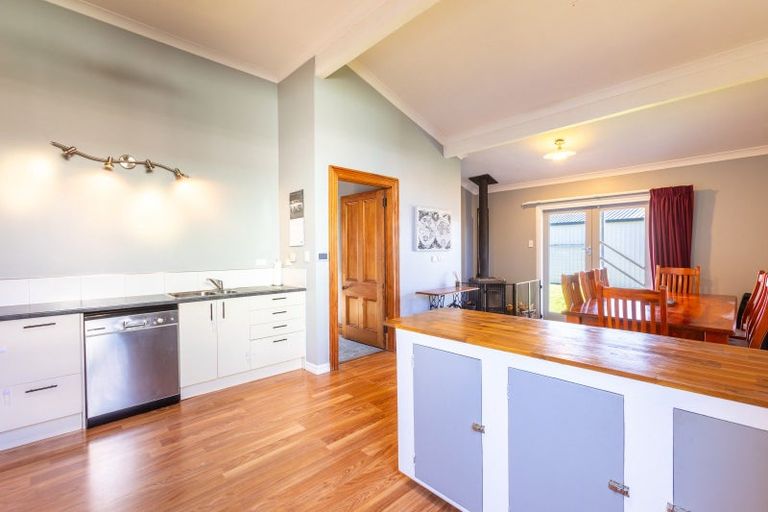 Photo of property in 16 Ross Street, Woodville, 4920