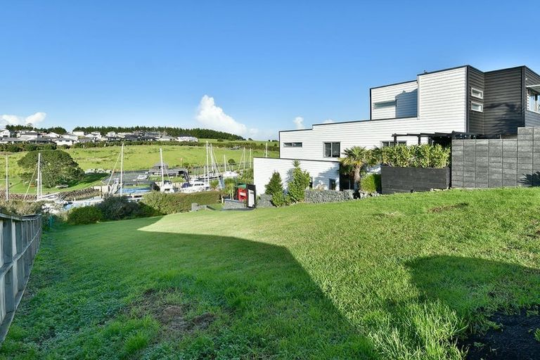 Photo of property in 100 Voyager Drive, Gulf Harbour, Whangaparaoa, 0930