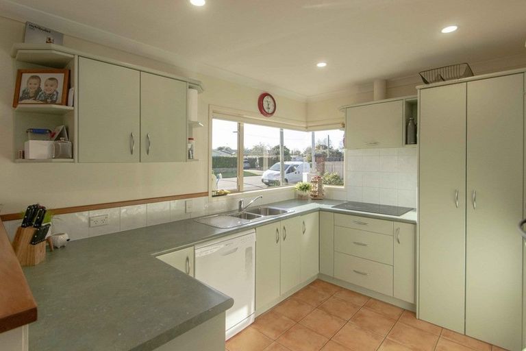 Photo of property in 52 Neeve Road, Taradale, Napier, 4112