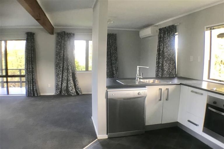 Photo of property in 1/36 Cyclarama Crescent, Massey, Auckland, 0614